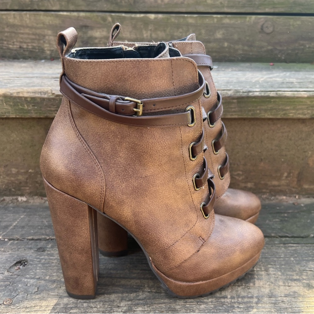 Daya by Zendaya heeled bootie